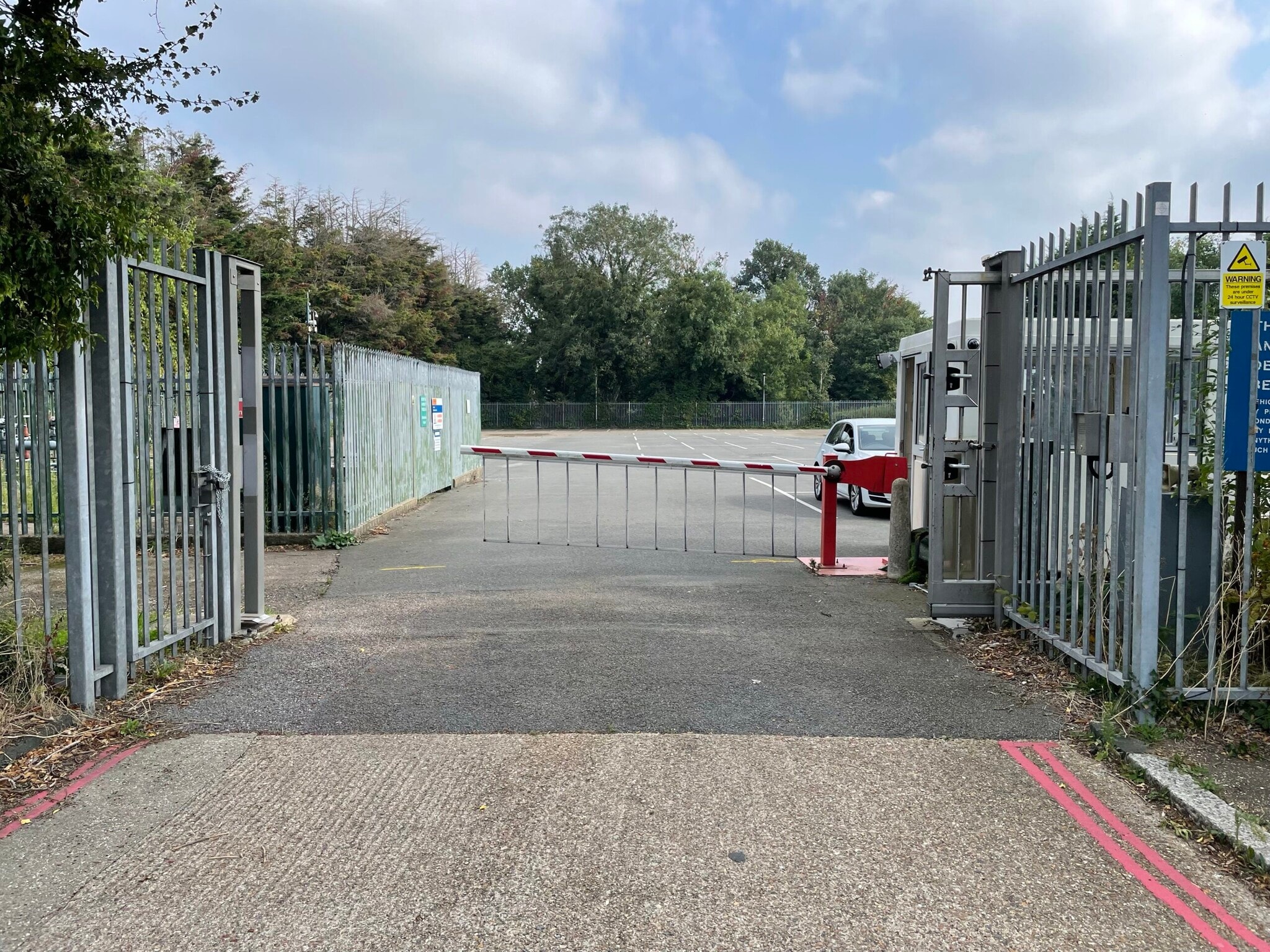 213 Syon Ln, Isleworth for sale Primary Photo- Image 1 of 5