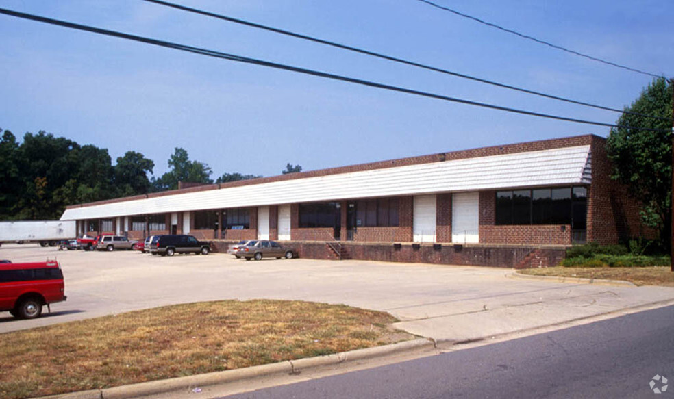 701 Atando Ave, Charlotte, NC for lease - Building Photo - Image 2 of 7