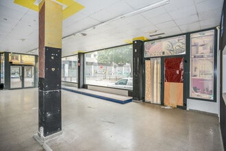 Retail in Girona, Gerona for lease Interior Photo- Image 1 of 13
