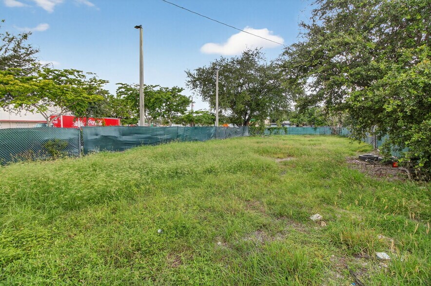5434 NE Miami Ct, Miami, FL à vendre - Photo du bâtiment - Image 2 de 25
