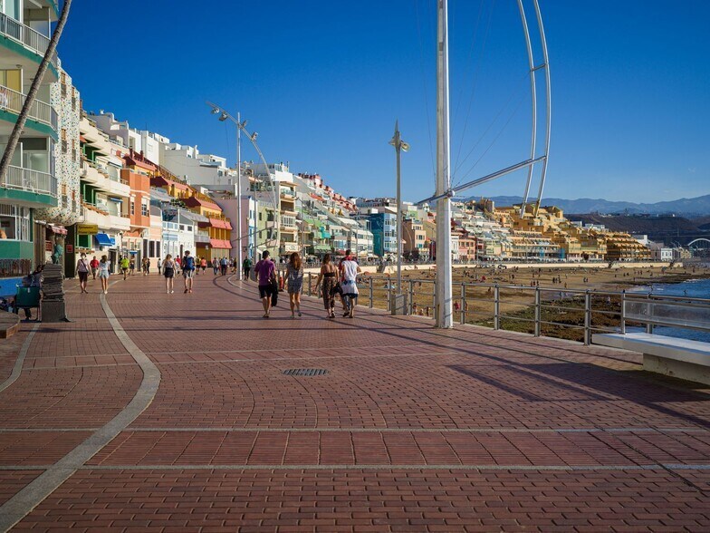Retail in Las Palmas de Gran Canaria, Las Palmas for lease - Building Photo - Image 2 of 4