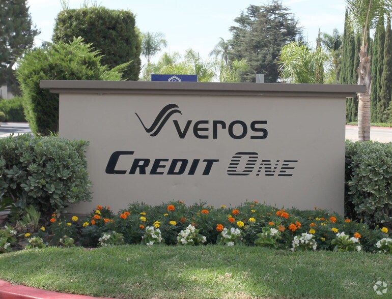 2333 N Broadway, Santa Ana, CA à louer - Photo du bâtiment - Image 2 de 13