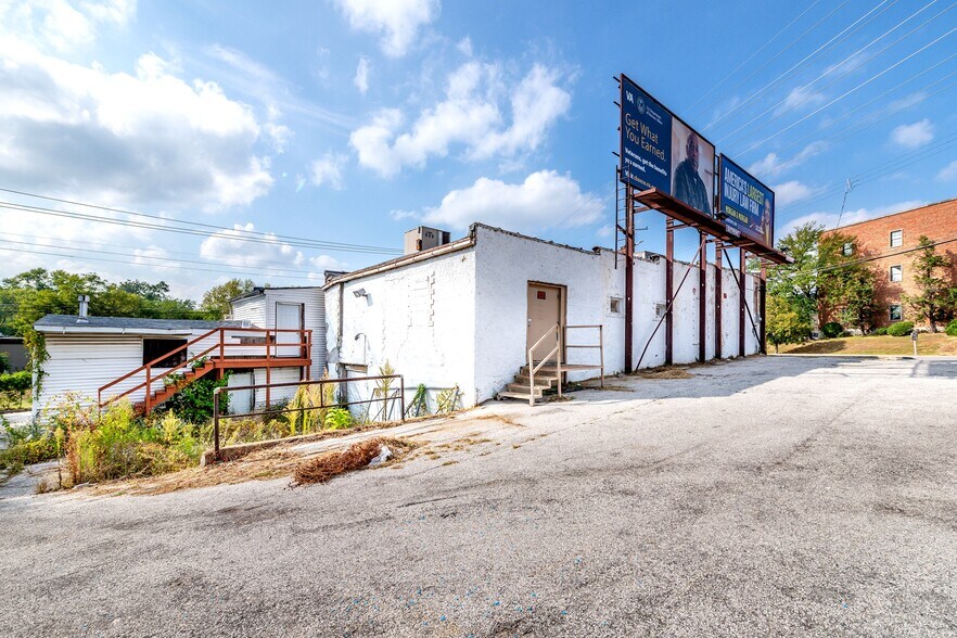 9320-9322 St. Charles Rock Rd, Breckenridge Hills, MO for sale - Building Photo - Image 2 of 14