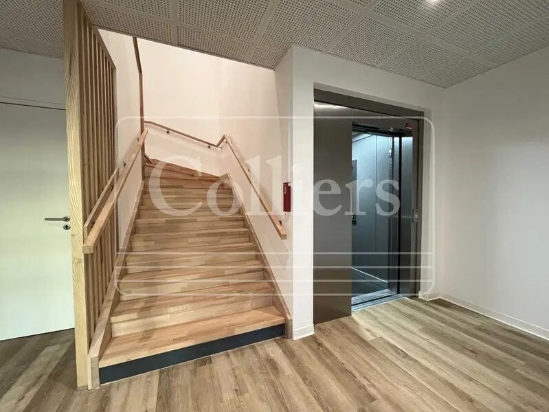 Office in Éguilles for lease Building Photo- Image 1 of 11