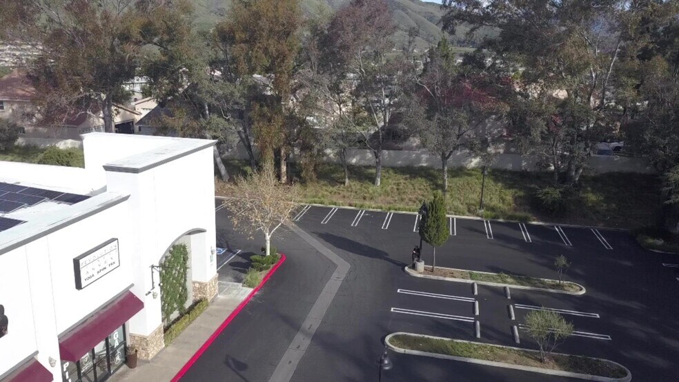 34366 Yucaipa Blvd, Yucaipa, CA à louer - Vidéo sur l’inscription commerciale - Image 2 de 27