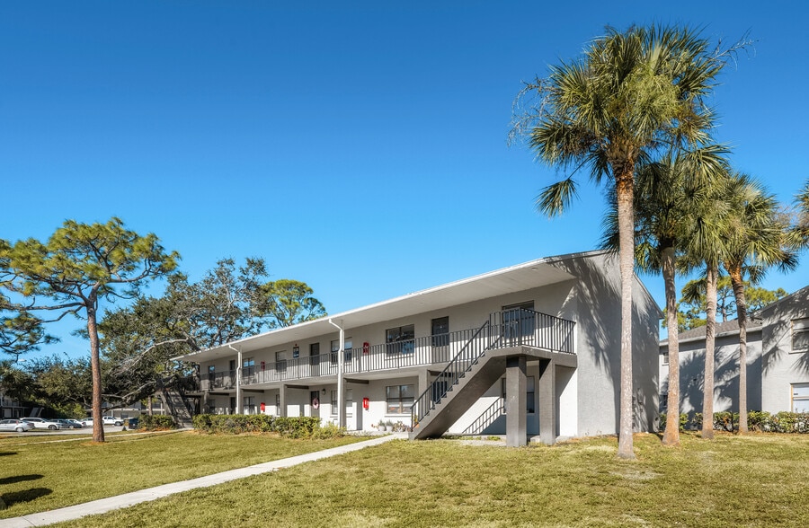 16321 Bolesta Rd, Clearwater, FL for sale - Building Photo - Image 2 of 30