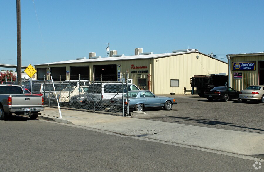 4587 E Tyler Ave, Fresno, CA à vendre - Photo du bâtiment - Image 2 de 2