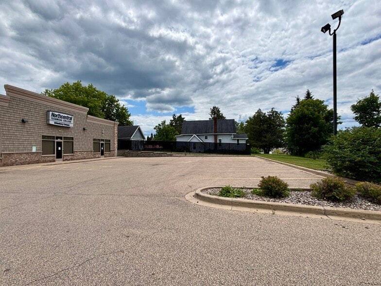402 N Genesee St, Wittenberg, WI à vendre - Photo principale - Image 3 de 35