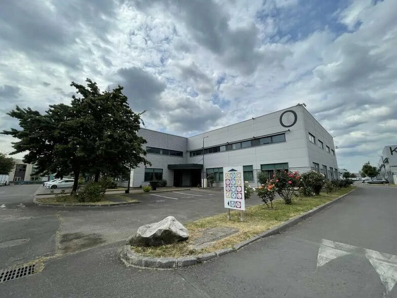 Office in Ivry-sur-Seine for lease - Building Photo - Image 3 of 3