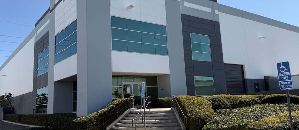 12481 Riverside Dr, Eastvale, CA for lease - Building Photo - Image 2 of 5