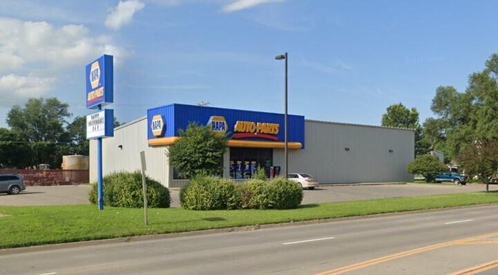 719 Fort Riley Blvd, Manhattan, KS for sale - Primary Photo - Image 1 of 2
