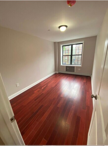 643 & 647 Sheffield Ave portefeuille de 2 propriétés à vendre sur LoopNet.ca - Photo du bâtiment - Image 3 de 8