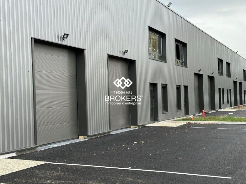 Flex dans Bourgoin-Jallieu à louer - Photo du bâtiment - Image 3 de 17