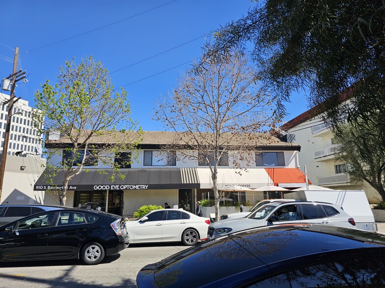 910 S Barrington Ave, Los Angeles, CA à louer - Photo du bâtiment - Image 2 de 12