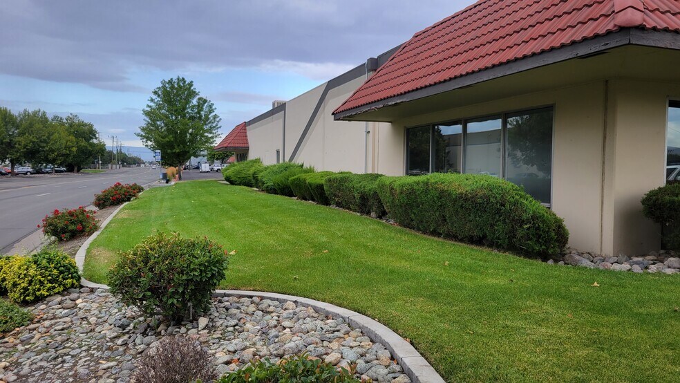 1220 E Greg St, Sparks, NV à louer - Photo du bâtiment - Image 1 de 10