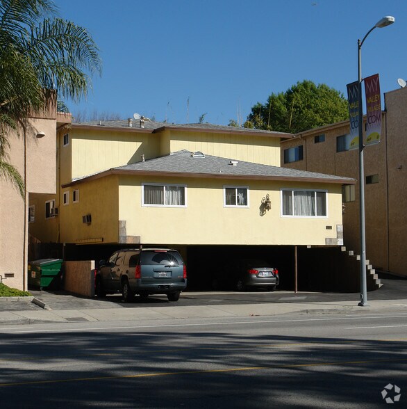 12325 Riverside Dr, Valley Village, CA à vendre - Photo du bâtiment - Image 1 de 8