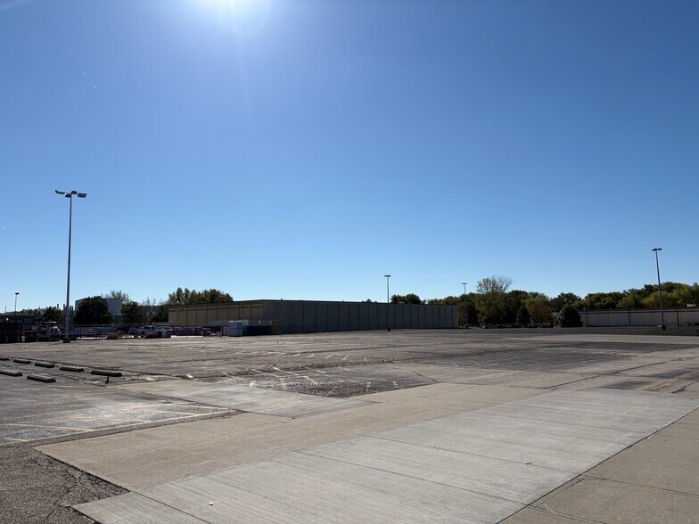 20 S Van Buren Ave, Barberton, OH à louer - Photo du bâtiment - Image 2 de 5