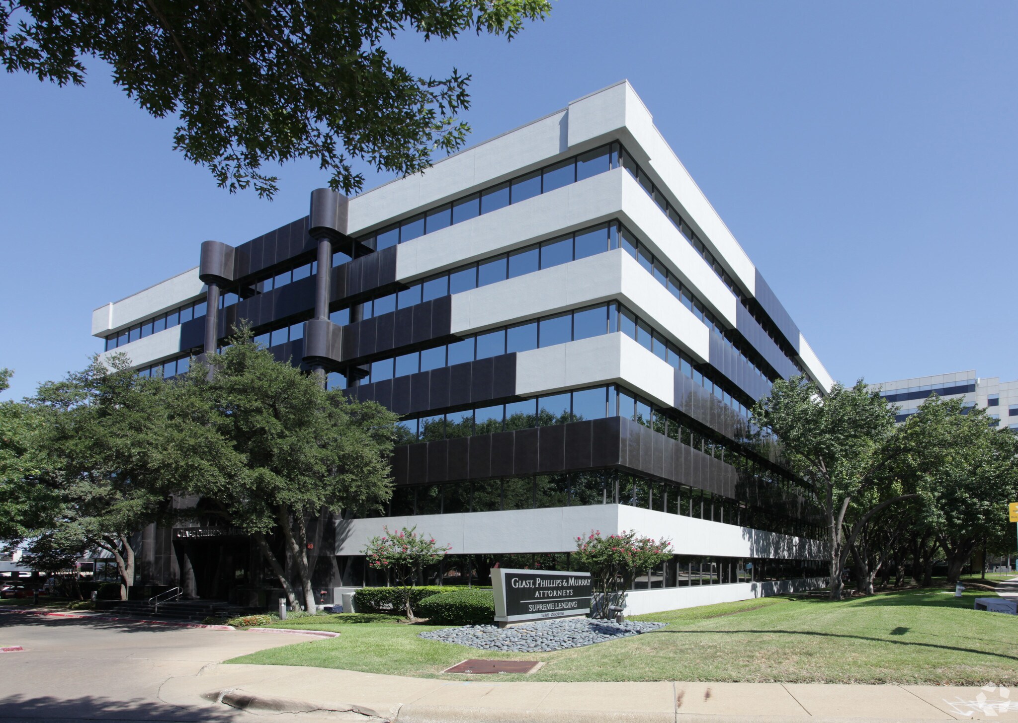 14801 Quorum Dr, Addison, TX à louer Photo du bâtiment- Image 1 de 7