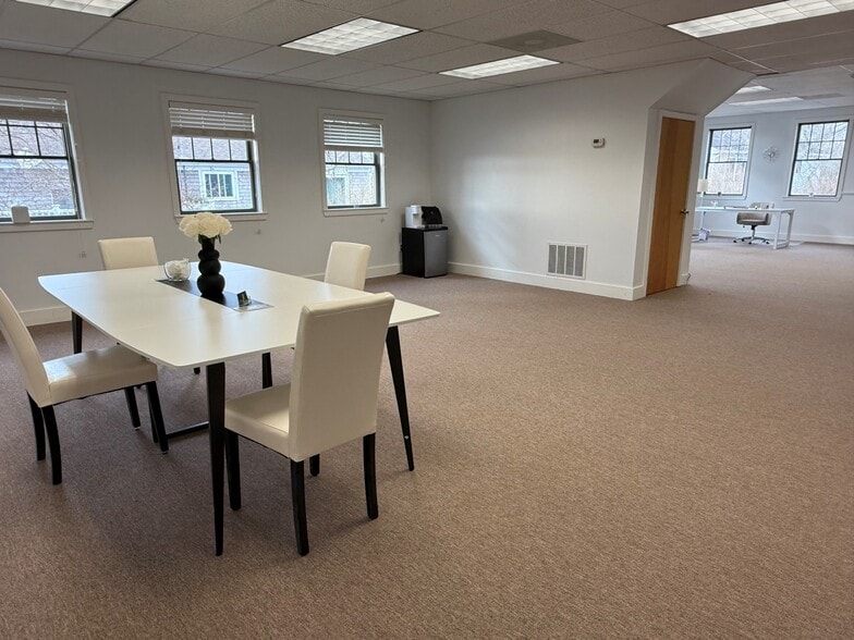 178-180 Teaticket Hwy, East Falmouth, MA for lease - Building Photo - Image 2 of 10