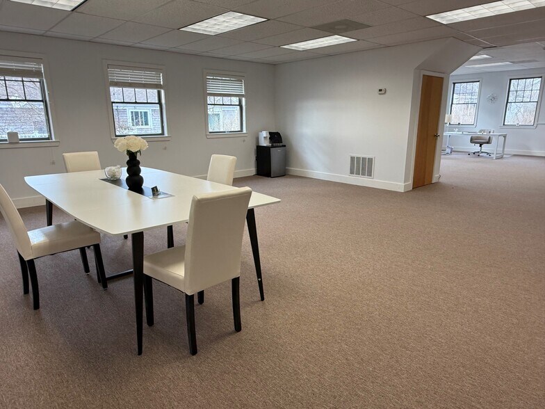 178-180 Teaticket Hwy, East Falmouth, MA à louer - Photo du bâtiment - Image 2 de 10