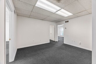 330 Milltown Rd, East Brunswick, NJ à louer Photo intérieure- Image 1 de 6