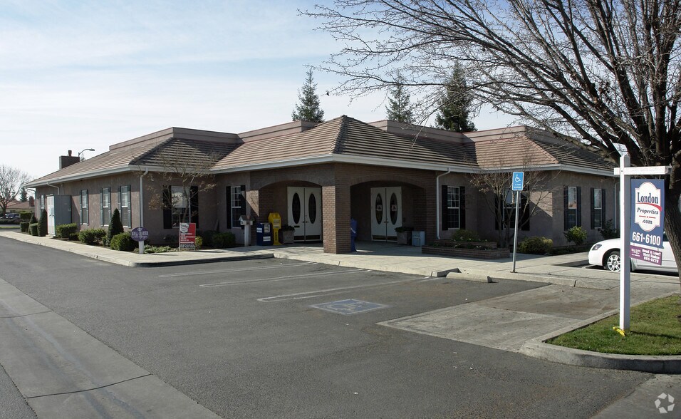 1445 N Schnoor St, Madera, CA à vendre - Photo du bâtiment - Image 3 de 4