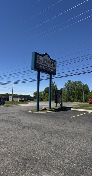 46420-46590 Gratiot Ave, Chesterfield, MI for lease - Building Photo - Image 2 of 4