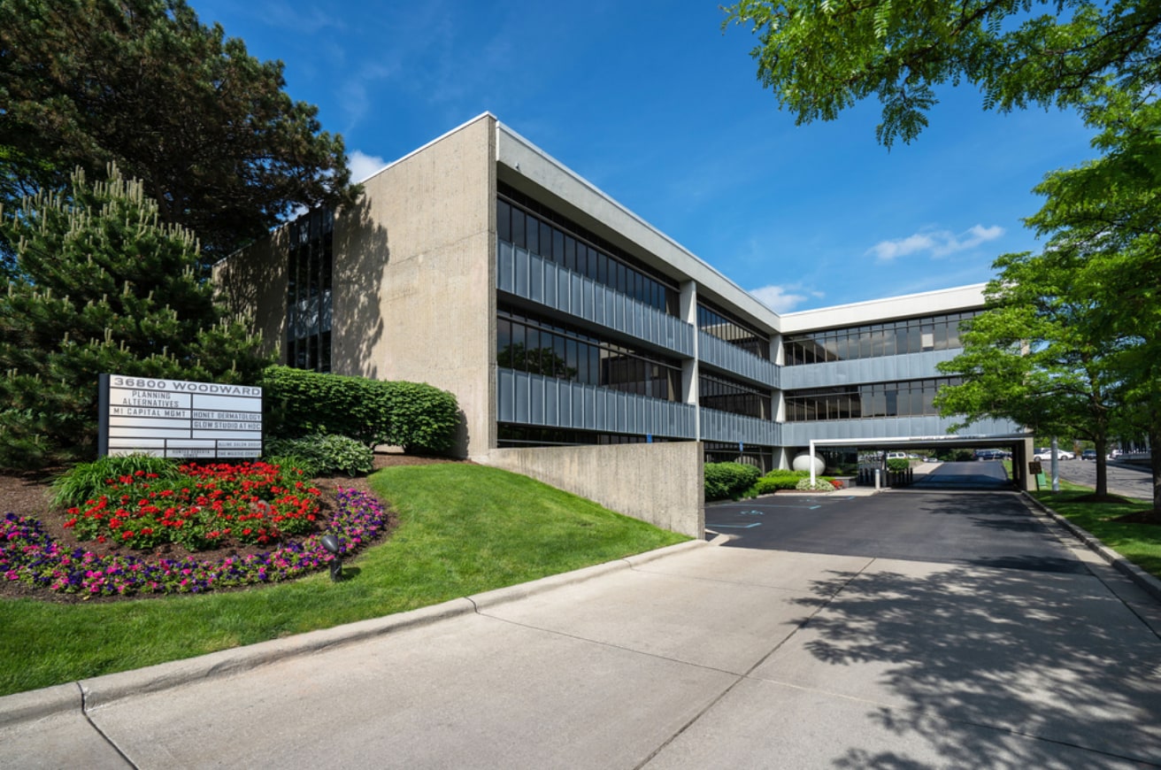 36800 Woodward Ave, Bloomfield Hills, MI for lease Primary Photo- Image 1 of 12
