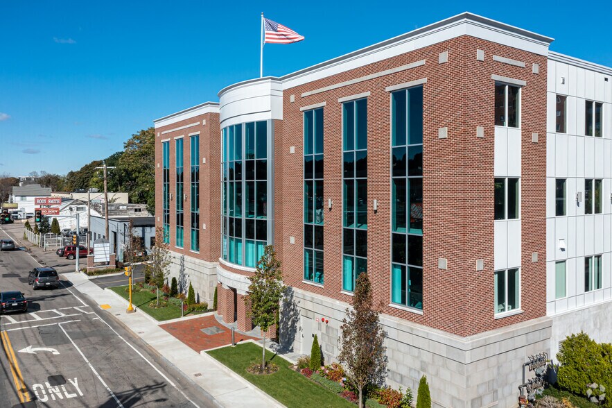 218 Willard St, Quincy, MA à louer - Photo du bâtiment - Image 1 de 13