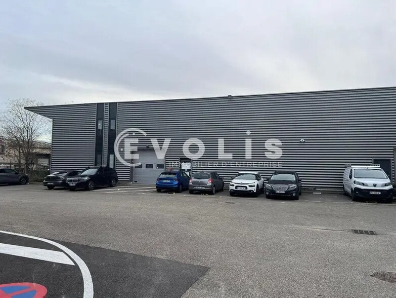 2 Rue Roger Planchon, Vénissieux à vendre - Photo du bâtiment - Image 3 de 14
