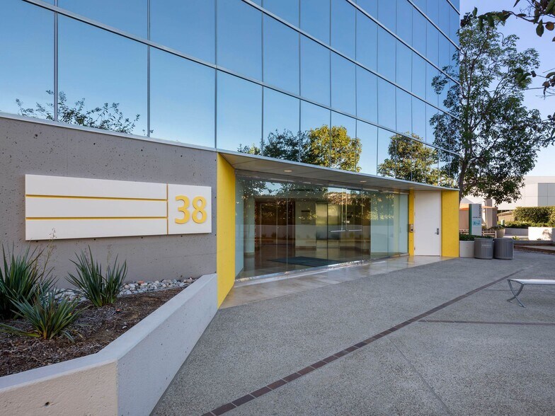 2 Executive Cir, Irvine, CA à louer - Photo principale - Image 2 de 13