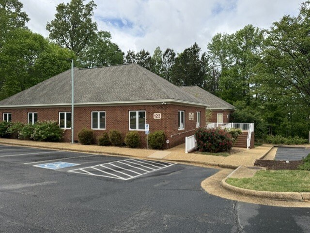 123 Bulifants Blvd, Williamsburg, VA à vendre - Photo du bâtiment - Image 2 de 23