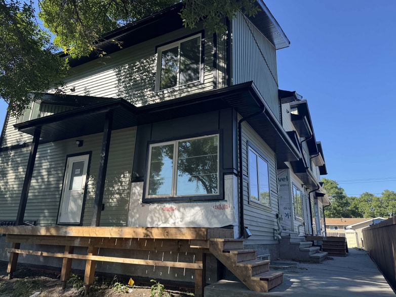 11818 37 St NW, Edmonton, AB for sale - Primary Photo - Image 1 of 2
