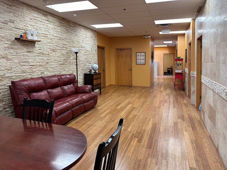 1360 E County Road E E, Vadnais Heights, MN à louer - Photo intérieure - Image 3 de 20