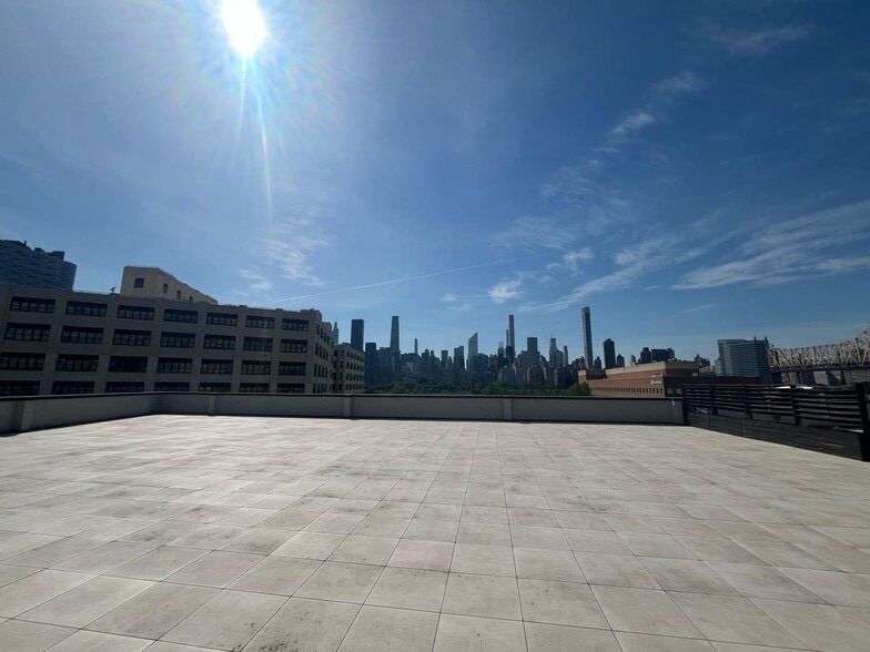 9-03 44th Rd, Long Island City, NY for lease - Building Photo - Image 3 of 13