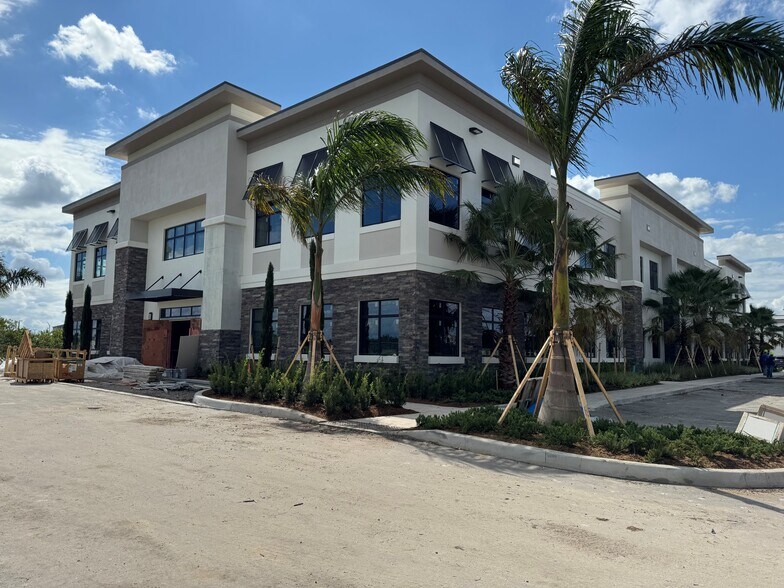 11530 SW Village Pky, Port Saint Lucie, FL à louer - Photo principale - Image 1 de 8