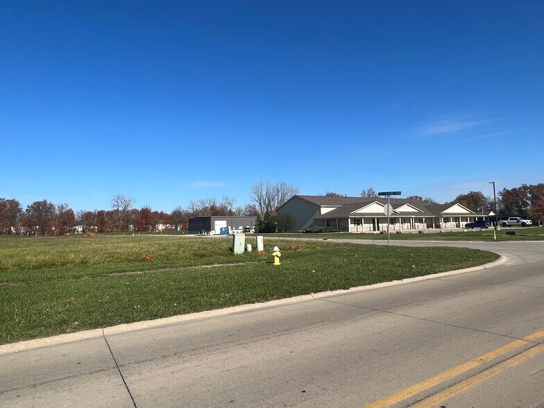 32868 Pin Oak Pkwy, Avon Lake, OH for sale - Building Photo - Image 3 of 5