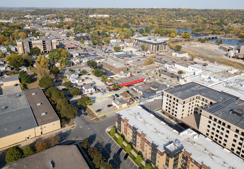 11 5th St NW, Rochester, MN à vendre - Photo du bâtiment - Image 1 de 1