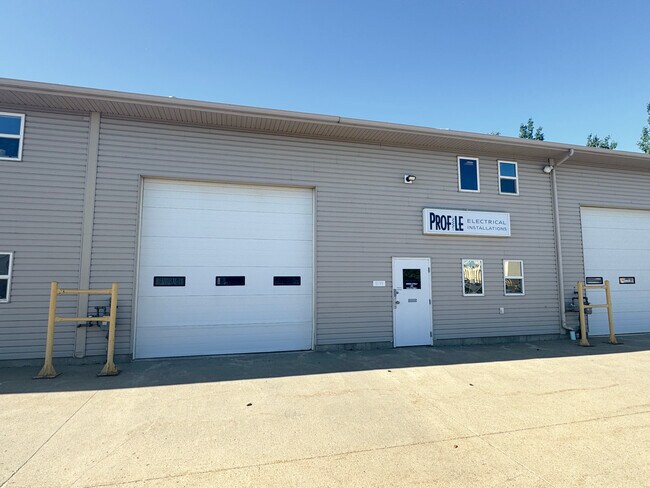 Plus de détails pour 10723-10751 181 St NW, Edmonton, AB - Industriel à vendre