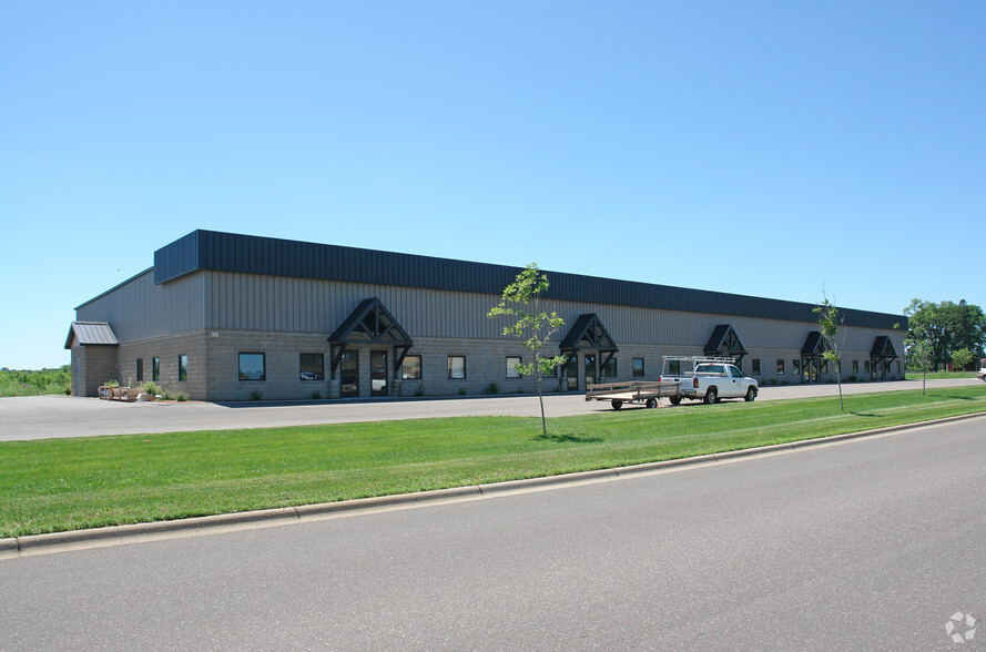 101 Isanti Pky E, Isanti, MN for lease - Primary Photo - Image 1 of 4