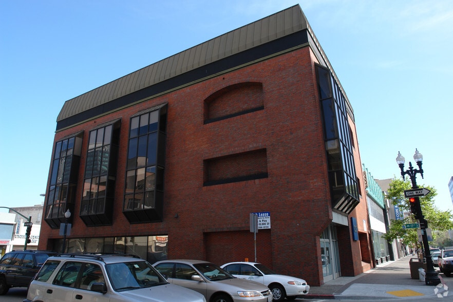 1701-1703 Broadway, Oakland, CA for lease - Primary Photo - Image 1 of 6