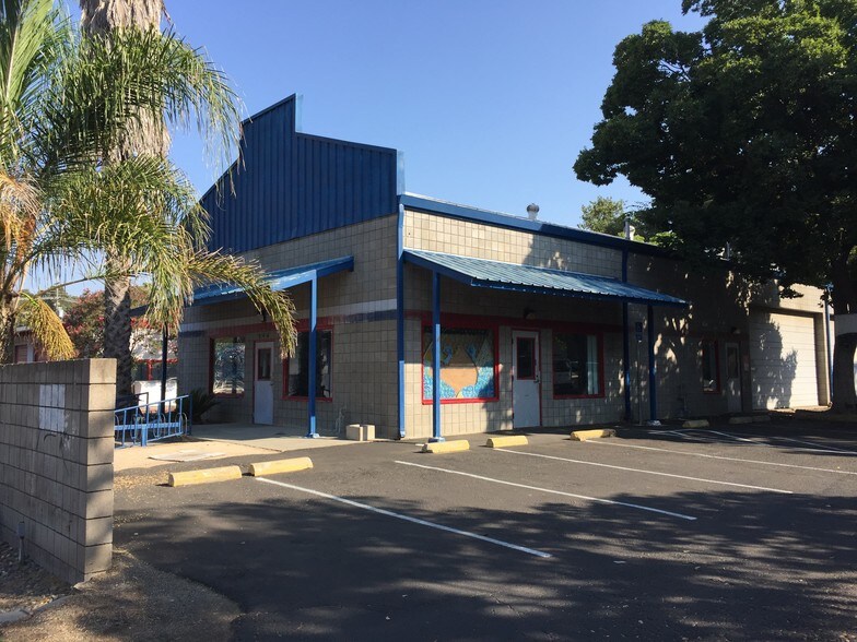 946 Olive Dr, Davis, CA à louer - Photo du bâtiment - Image 2 de 8