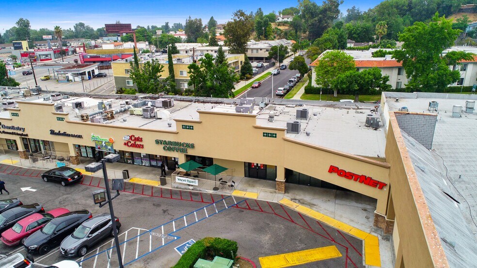 20040-20060 Ventura Blvd, Woodland Hills, CA à louer - Photo du bâtiment - Image 3 de 13