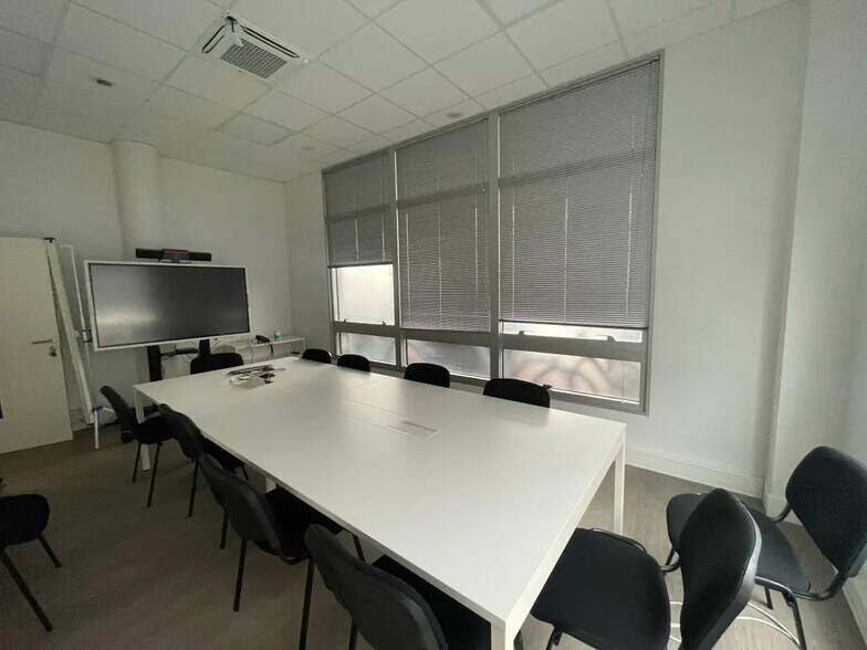 Bureau dans Saint-Ouen-sur-Seine à louer - Photo intérieure - Image 1 de 12