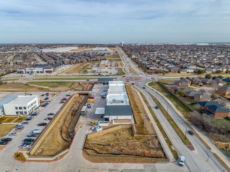 9555 Harmon Rd, Fort Worth, TX à louer - Photo du bâtiment - Image 2 de 13