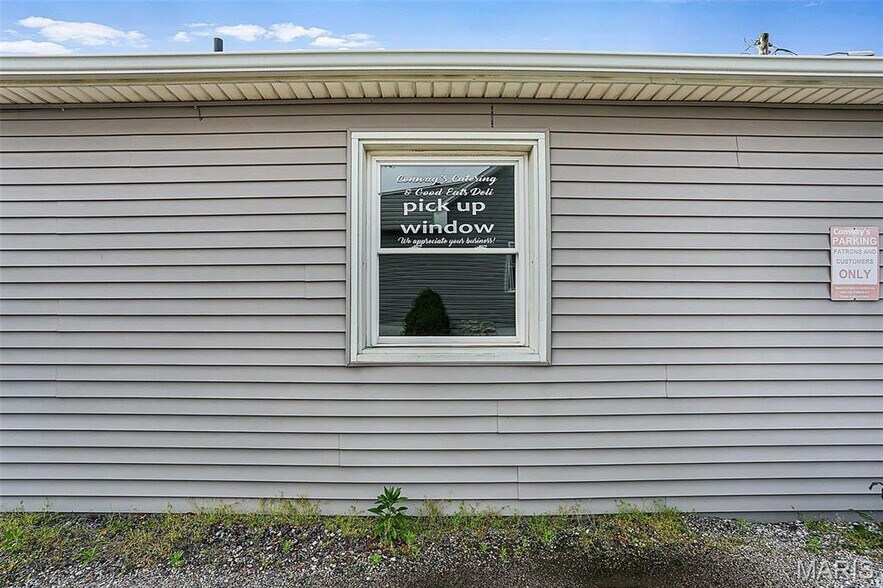 2112 S Center St, Maryville, IL à vendre - Photo principale - Image 2 de 20