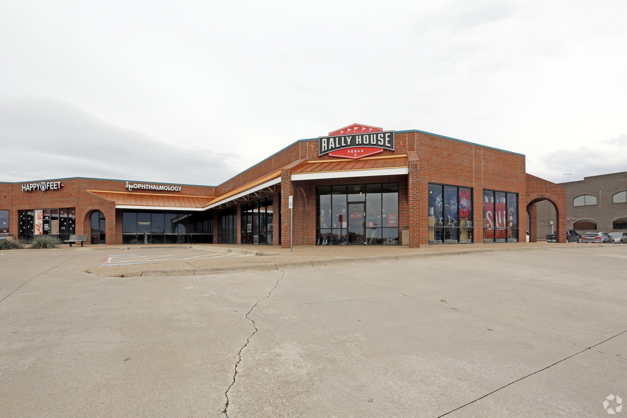 4922-4274 Overton Ridge Blvd, Fort Worth, TX for lease Primary Photo- Image 1 of 7