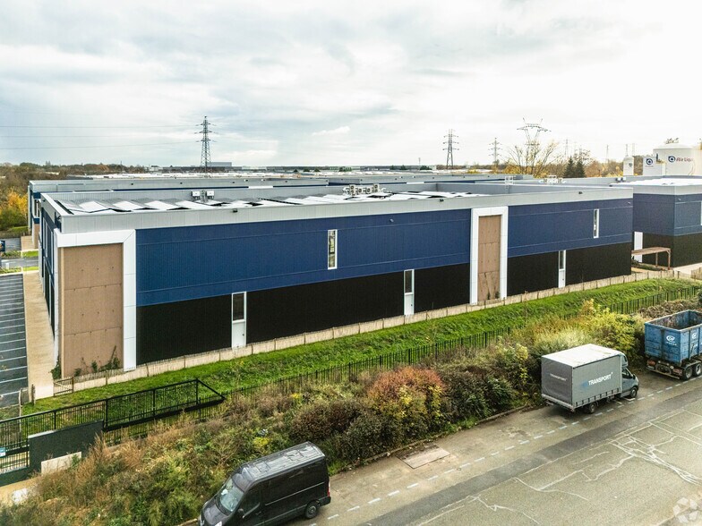Flex in Moissy-Cramayel for lease - Primary Photo - Image 2 of 11