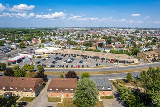 239-245 Boul Samson, Laval, QC - Aérien  Vue de la carte