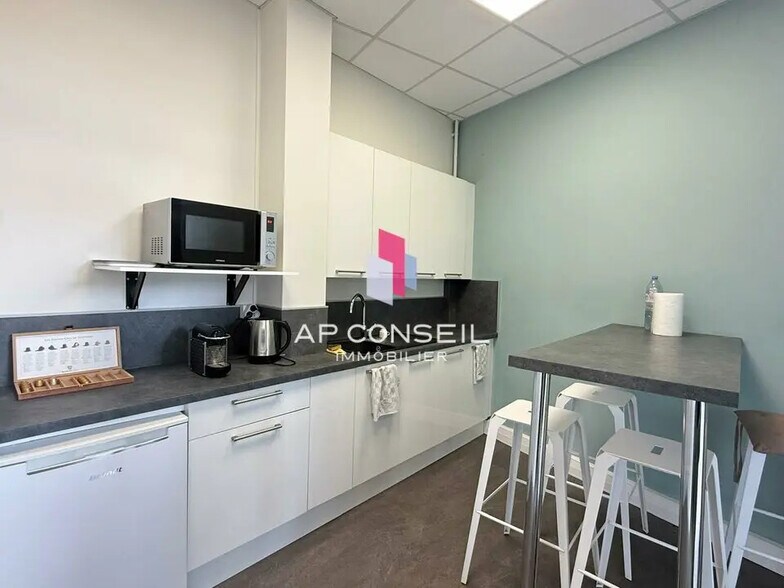 Office in Le Chesnay-Rocquencourt for lease - Interior Photo - Image 3 of 7